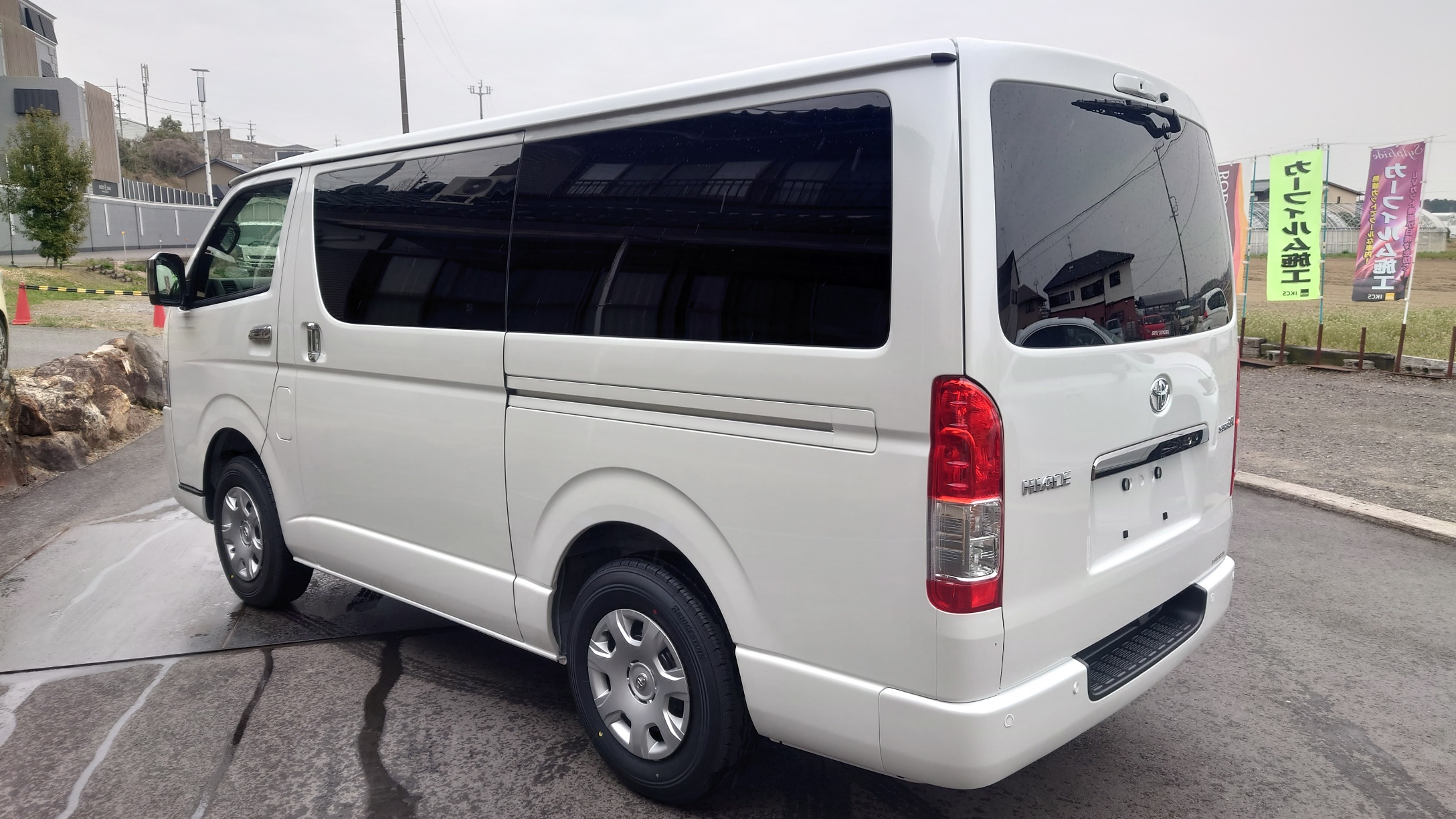 ハイエースのフィルム施工